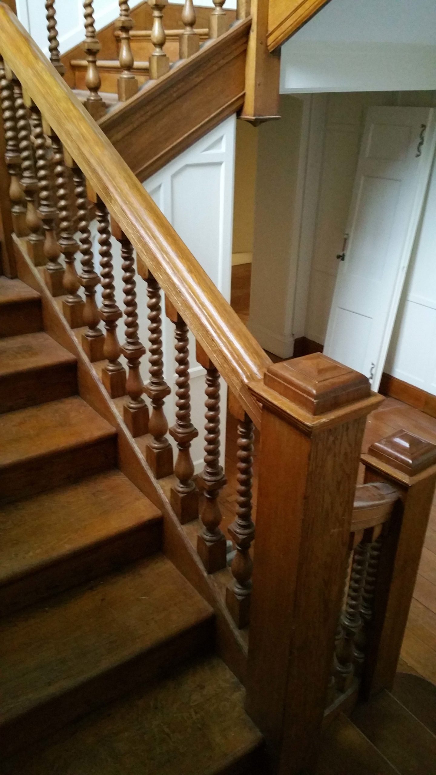 19th Century Oak Staircase Spindles And Handrail - UK Heritage