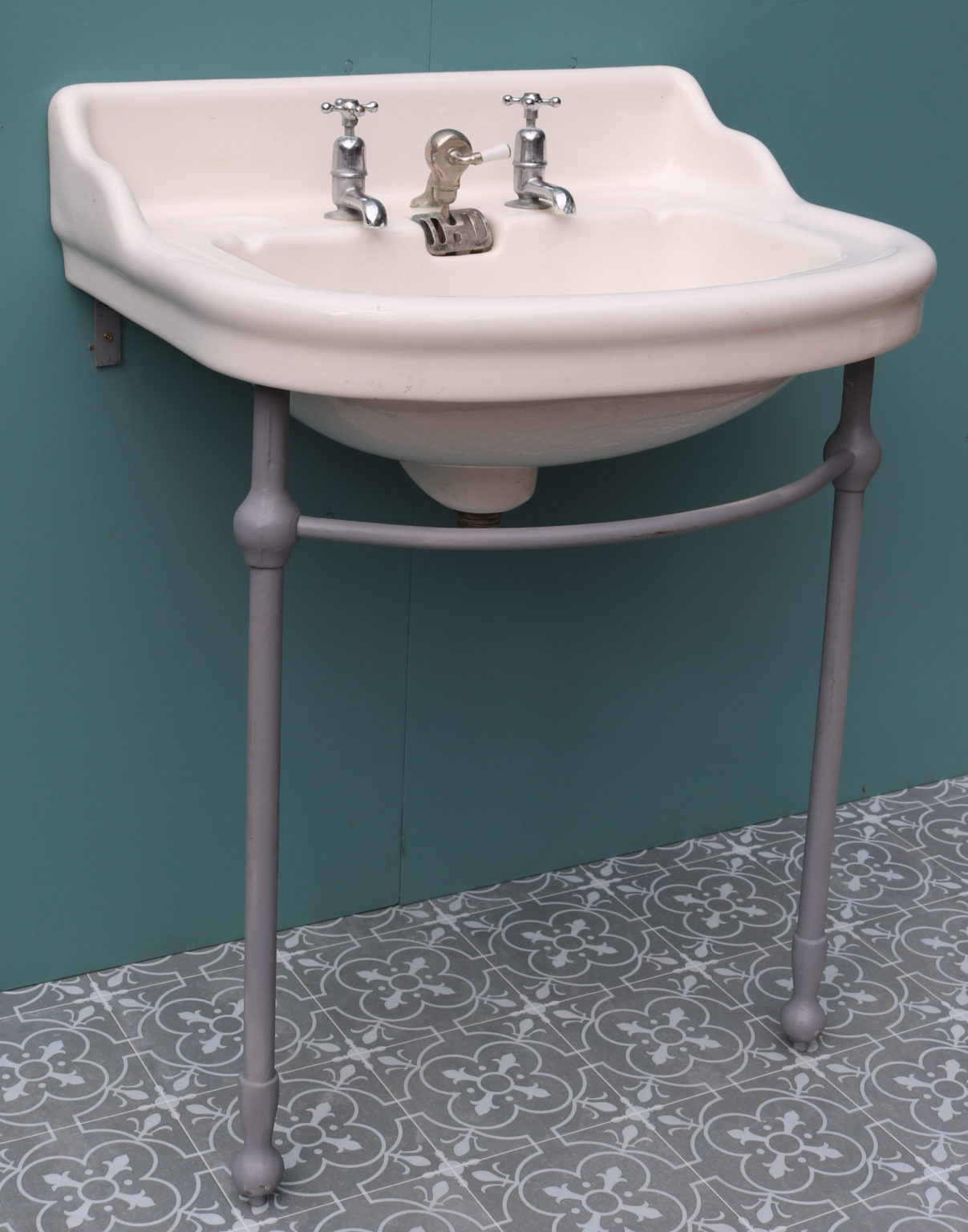 An Antique Porcelain Wash Basin - UK Architectural Heritage