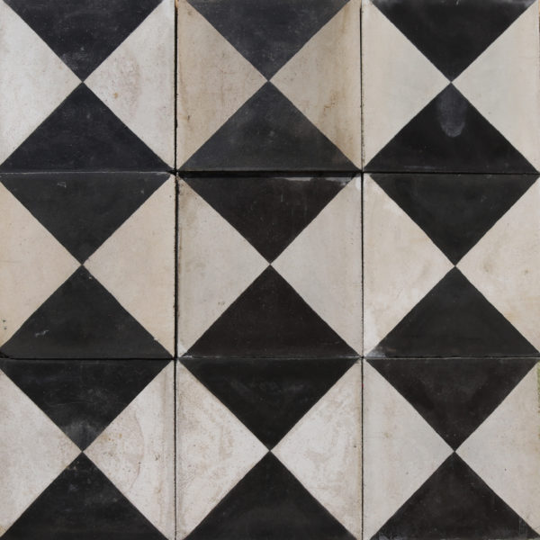 Reclaimed Black and White ‘Checker Board’ Style Encaustic Floor Tiles 2.5 m2 (26 ft2)