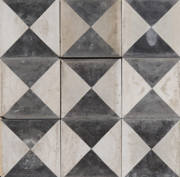 Reclaimed Black and White ‘Checker Board’ Style Encaustic Floor Tiles 2.5 m2 (26 ft2)
