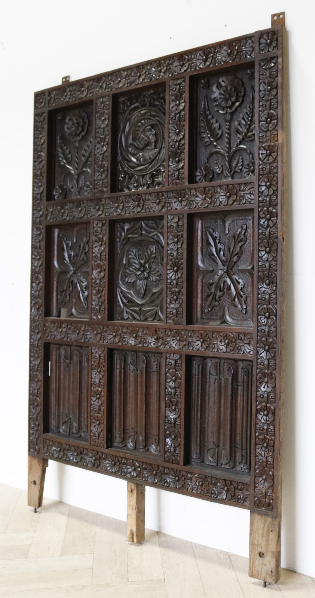 Antique English Carved Oak Wall Panelling 9.75 m (32 ft) UK Heritage