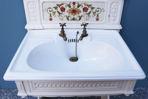 An Antique Victorian Style Wash Stand / Sink