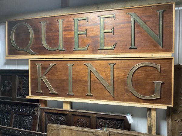 Large ‘Queen’ Wall Hanging Sign