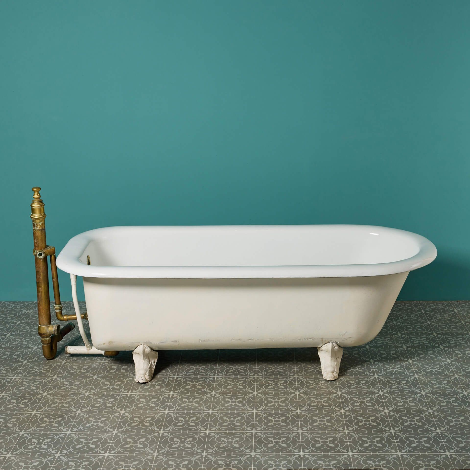 Antique cast iron clawfoot tub discount