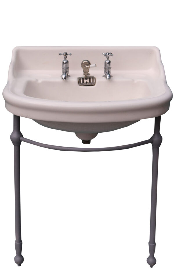 An Antique Porcelain Wash Basin