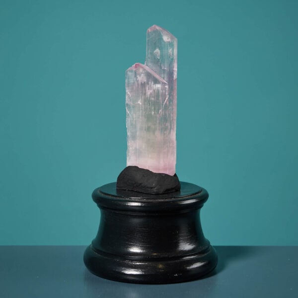 Twin Crystal Spondumine v Kunzite Mineral Specimen